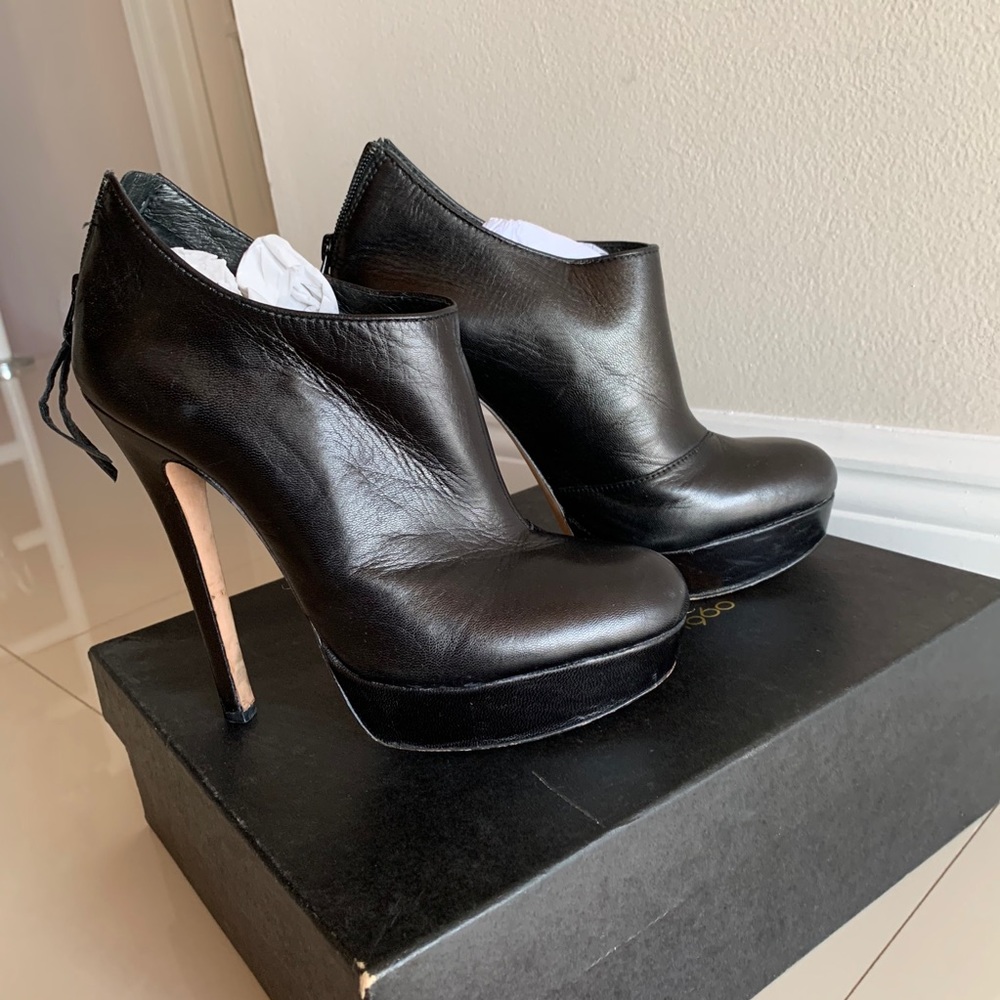 Shoes - Picture 2 of 3